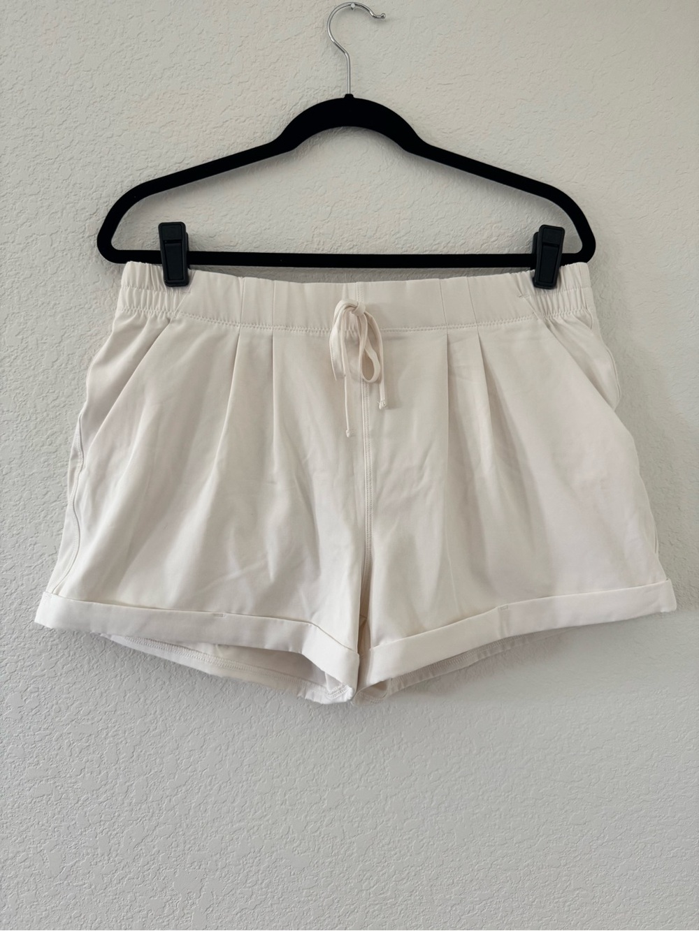 Zyia Active Summer Shorts Off-White